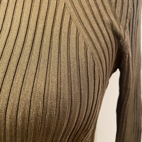 NWOT H&M army green viscose knit ribbed peplum top sweater S M - Picture 6 of 6